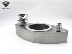 Elemento de parafuso triplo